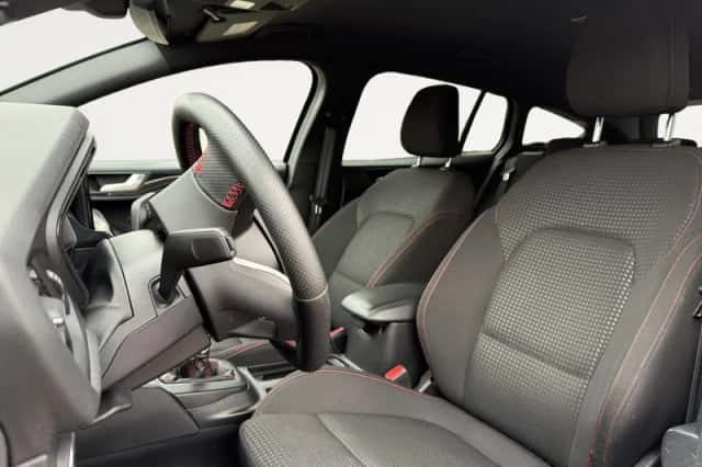 Ford Focus (2023) thumbnail 3