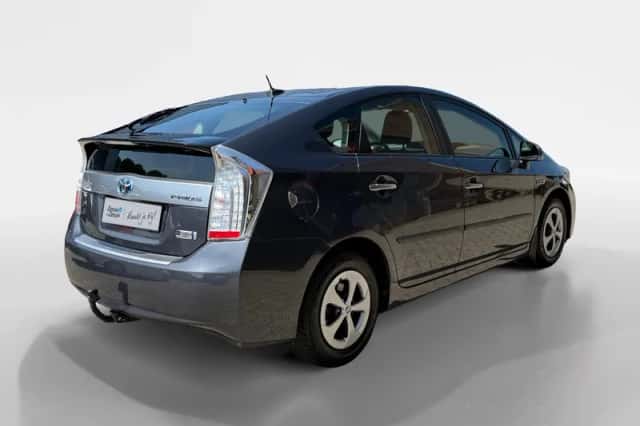 Toyota Prius (2013) thumbnail 2