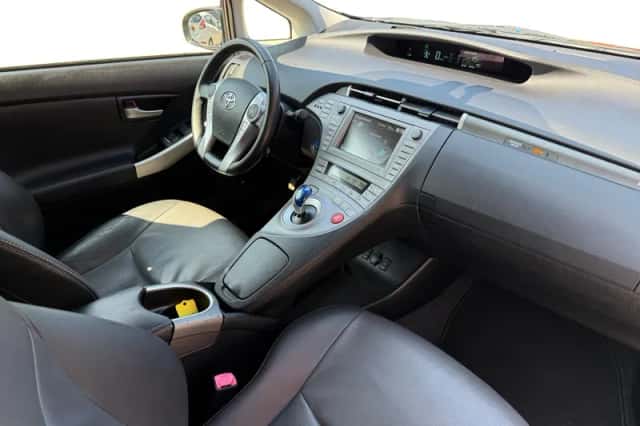Toyota Prius (2013) thumbnail 3