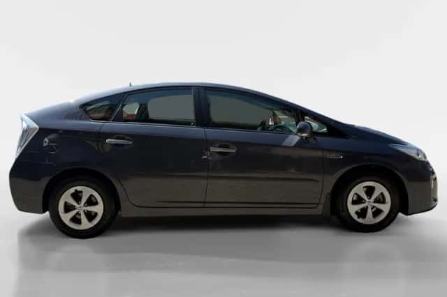 Toyota Prius (2013) thumbnail 5