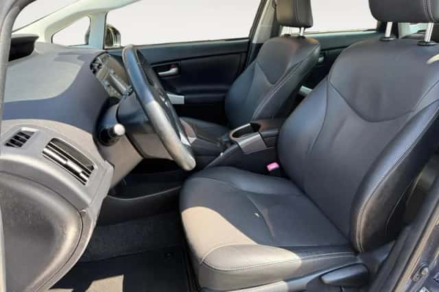 Toyota Prius (2013) thumbnail 6