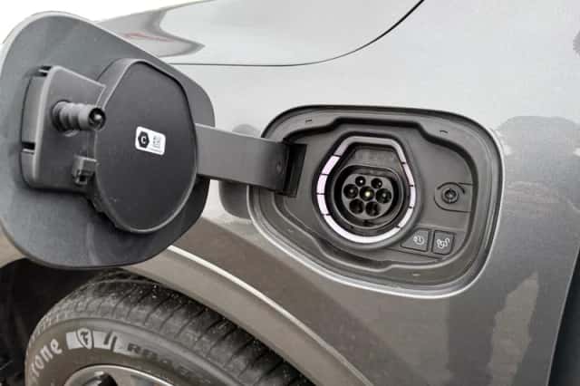 Ford Kuga (2023) thumbnail 2
