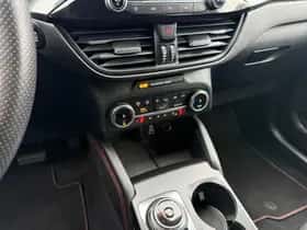 Ford Kuga (2023) thumbnail 3