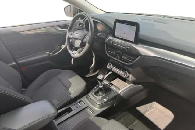 Ford Focus (2019) thumbnail 3