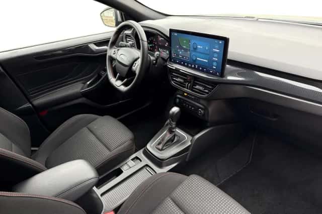 Ford Focus (2024) thumbnail 3