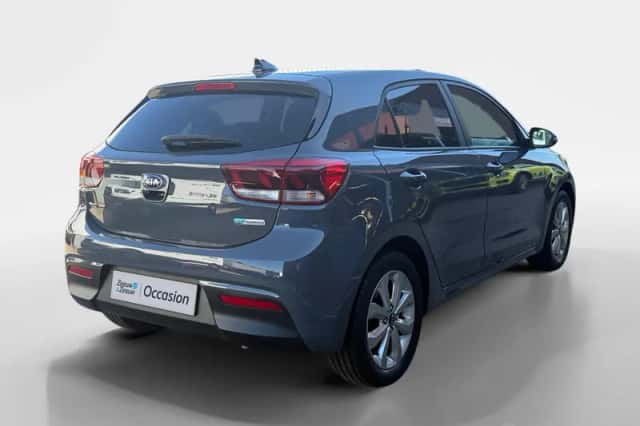 Kia Rio (2021) thumbnail 2