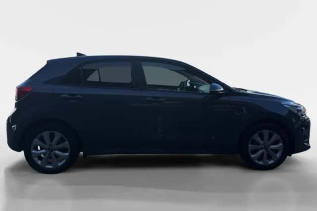 Kia Rio (2021) thumbnail 4