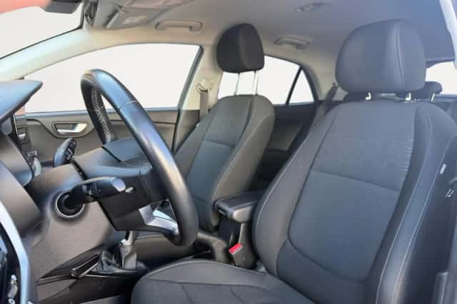 Kia Rio (2021) thumbnail 5