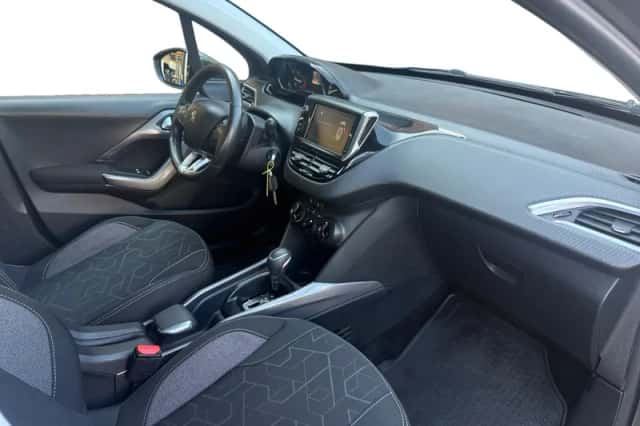 Peugeot 2008 (2017) thumbnail 3
