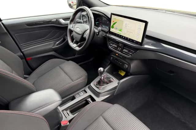 Ford Focus (2023) thumbnail 3