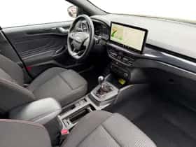 Ford Focus (2023) thumbnail 3