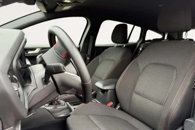 Ford Focus (2023) thumbnail 5