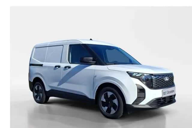 Ford E-Transit Courier (2025) thumbnail 2
