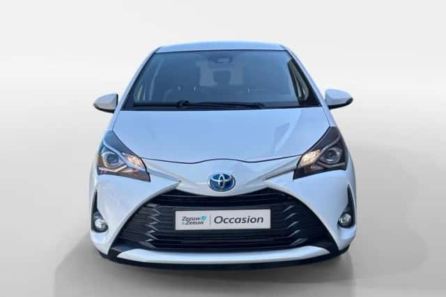 Toyota Yaris (2019) thumbnail 2