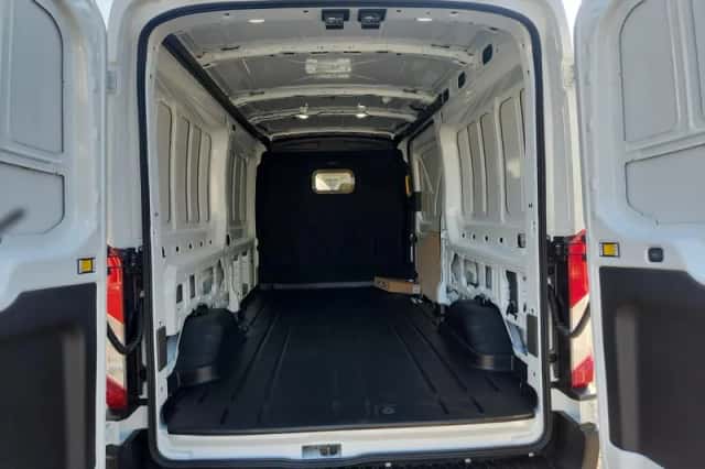 Ford E-Transit (2026) thumbnail 13