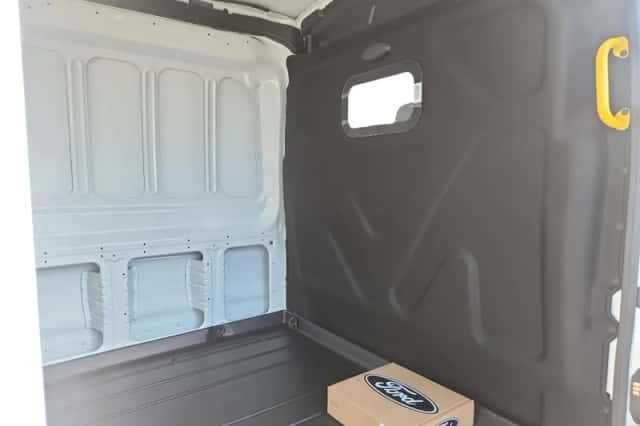 Ford E-Transit (2026) thumbnail 10
