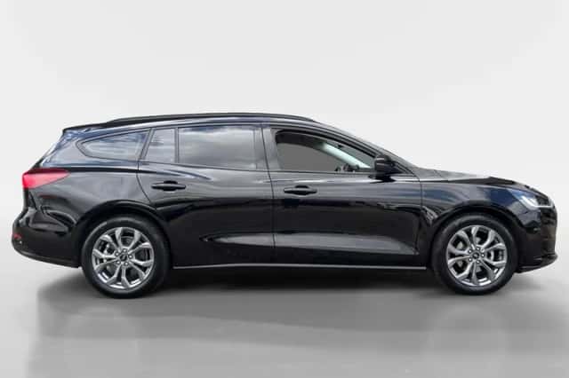 Ford Focus (2022) thumbnail 4