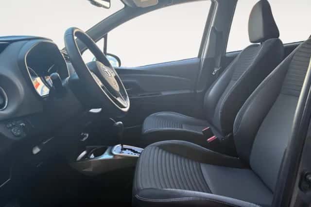 Toyota Yaris (2015) thumbnail 13