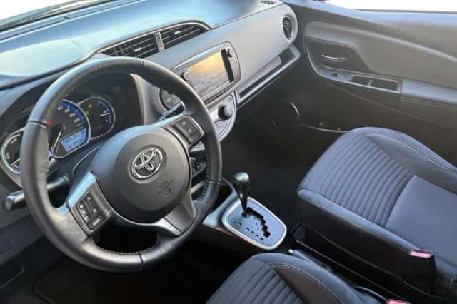 Toyota Yaris (2015) thumbnail 14