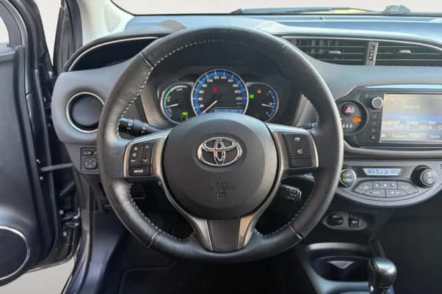 Toyota Yaris (2015) thumbnail 15