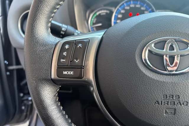 Toyota Yaris (2015) thumbnail 16