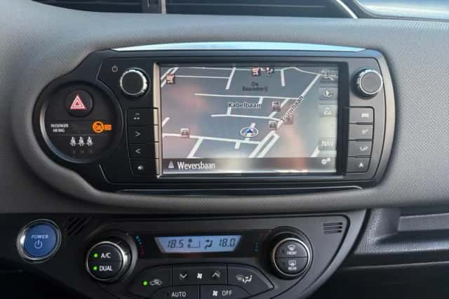 Toyota Yaris (2015) thumbnail 18