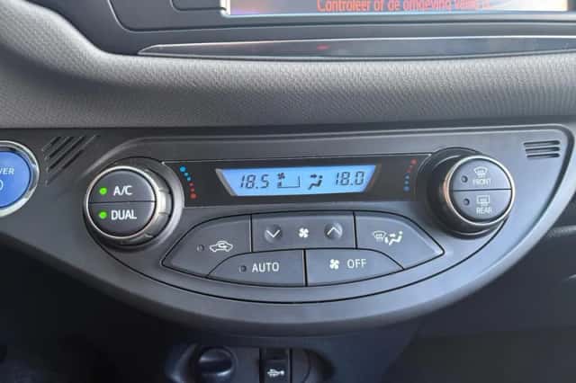 Toyota Yaris (2015) thumbnail 20