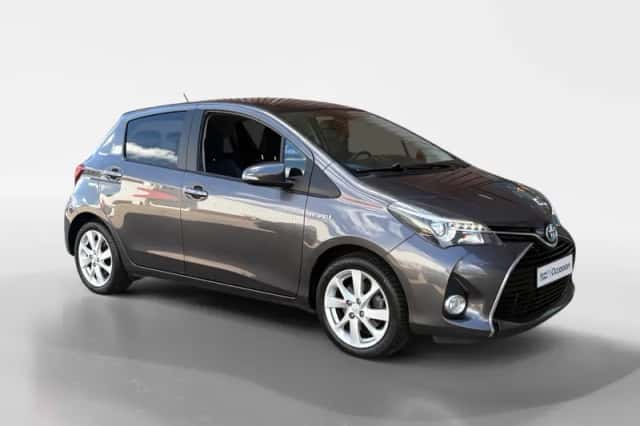 Toyota Yaris (2015) thumbnail 3