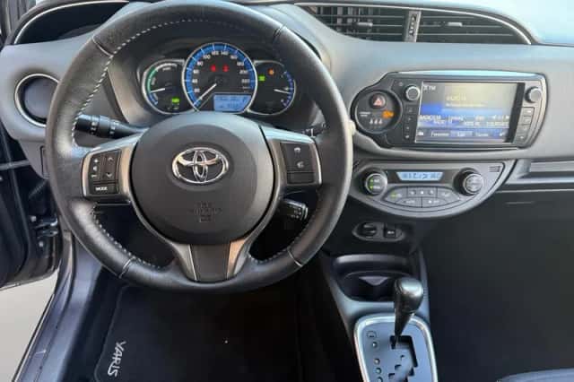 Toyota Yaris (2015) thumbnail 21