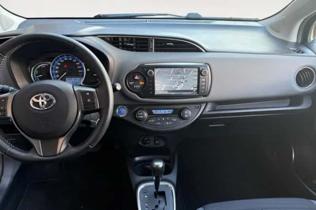 Toyota Yaris (2015) thumbnail 23