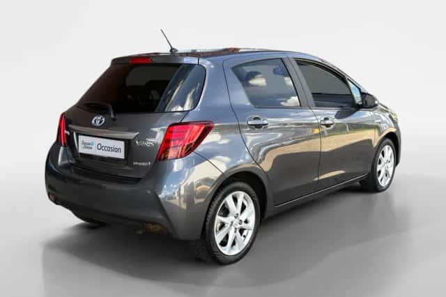 Toyota Yaris (2015) thumbnail 5