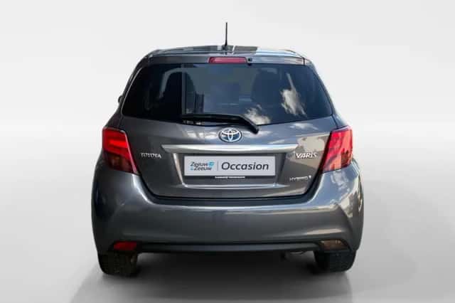 Toyota Yaris (2015) thumbnail 6