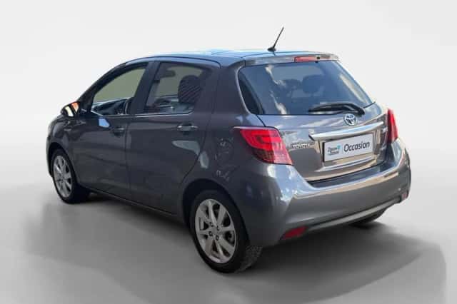 Toyota Yaris (2015) thumbnail 8