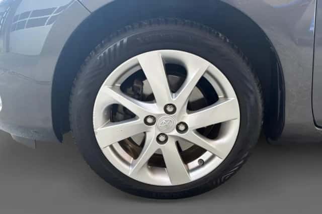 Toyota Yaris (2015) thumbnail 10
