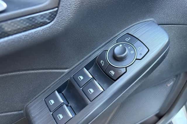 Ford Kuga (2023) thumbnail 13