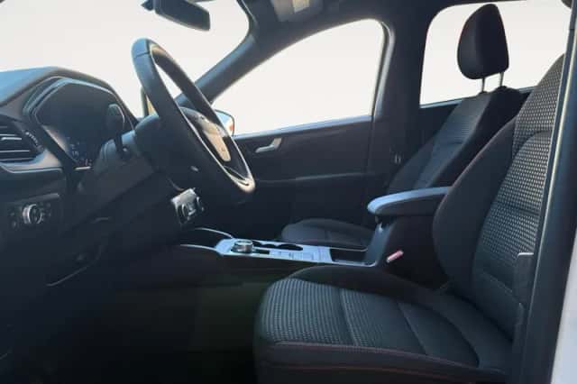 Ford Kuga (2023) thumbnail 15
