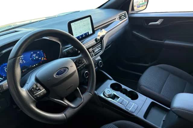 Ford Kuga (2023) thumbnail 16