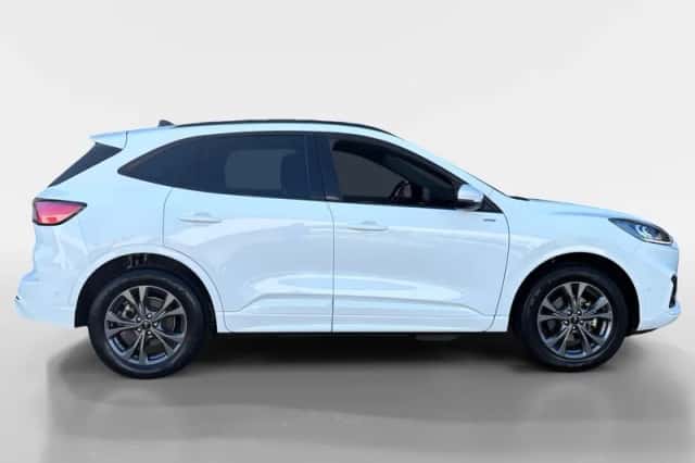 Ford Kuga (2023) thumbnail 4