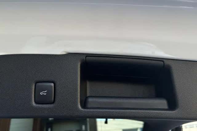 Ford Kuga (2023) thumbnail 9