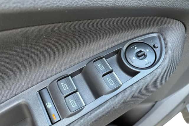 Ford C-Max (2018) thumbnail 11
