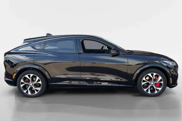 Ford Mustang Mach-E (2023) thumbnail 4