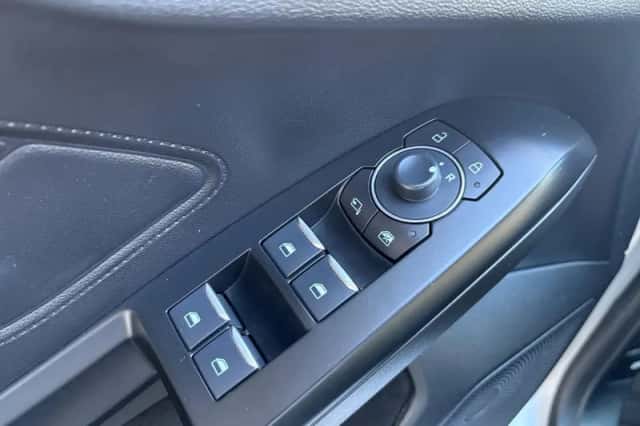Ford Focus (2023) thumbnail 11