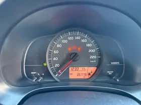 Toyota Yaris (2014) thumbnail 17