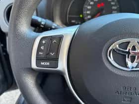 Toyota Yaris (2014) thumbnail 18