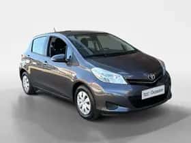 Toyota Yaris (2014) thumbnail 3