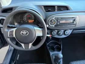 Toyota Yaris (2014) thumbnail 21