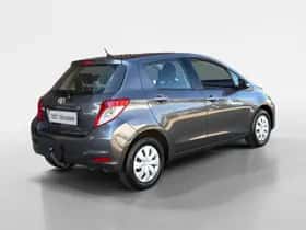Toyota Yaris (2014) thumbnail 5