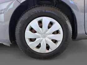 Toyota Yaris (2014) thumbnail 10