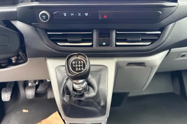 Ford Transit Custom (2024) thumbnail 21