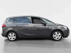 Opel Zafira (2016) thumbnail 4